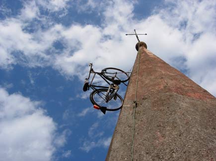 in chiesa in bici